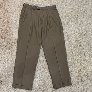 Roundtree & Yorke Classic Tan Dress Pants 36x31 Cuffed and Pleated
